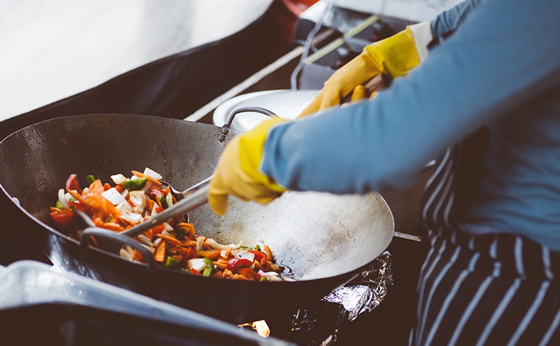 cuisiner dans un wok